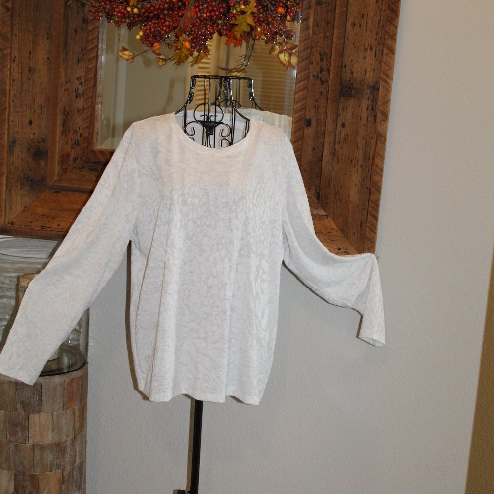 Simply Vera Vera Wang white long sleeve tshirt